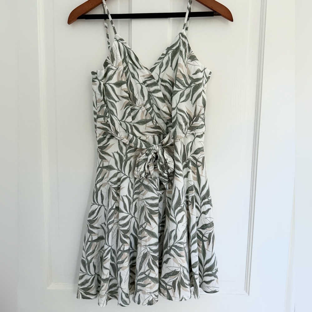 NWOT Lisa Palm Print Bow Waist Wrap Mini Dress size S